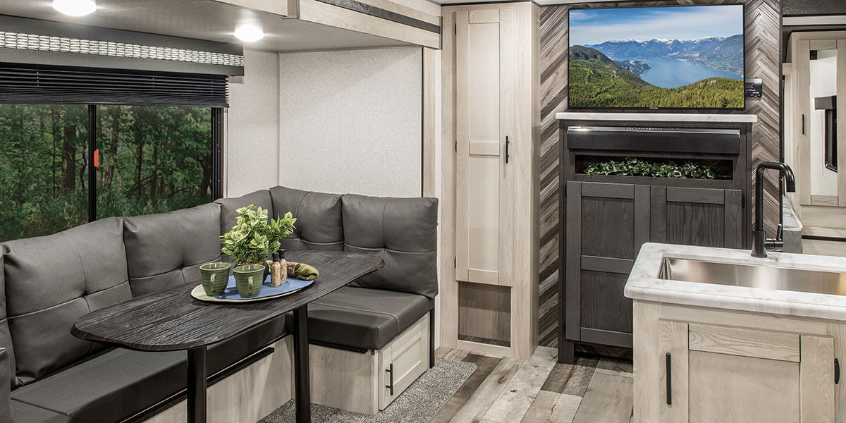 2021 KZ RV Connect SE C241BHKSE Travel Trailer Dinette