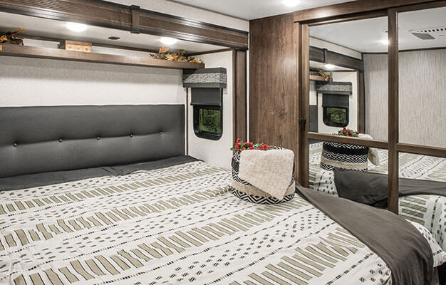 2021 KZ RV Durango D326RLT Fifth Wheel Bed