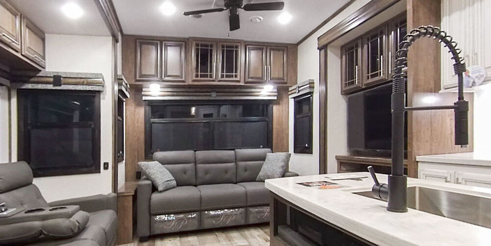 2021 KZ RV Durango Gold G366FBT Fifth Wheel Living Room