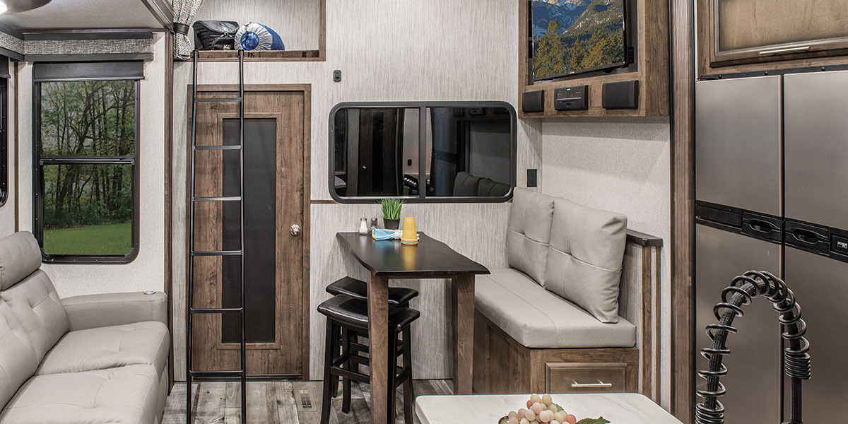 2021 KZ RV Venom V-Series V3916TK Fifth Wheel Toy Hauler Living Room