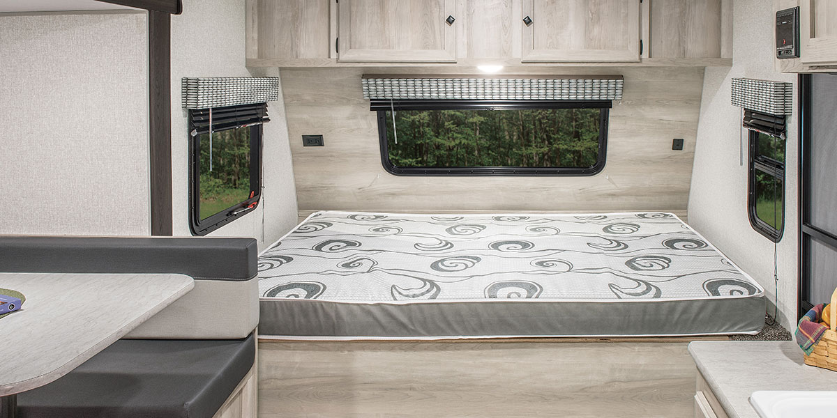 2022 KZ RV Sportsmen Classic 191BHK Travel Trailer Bed