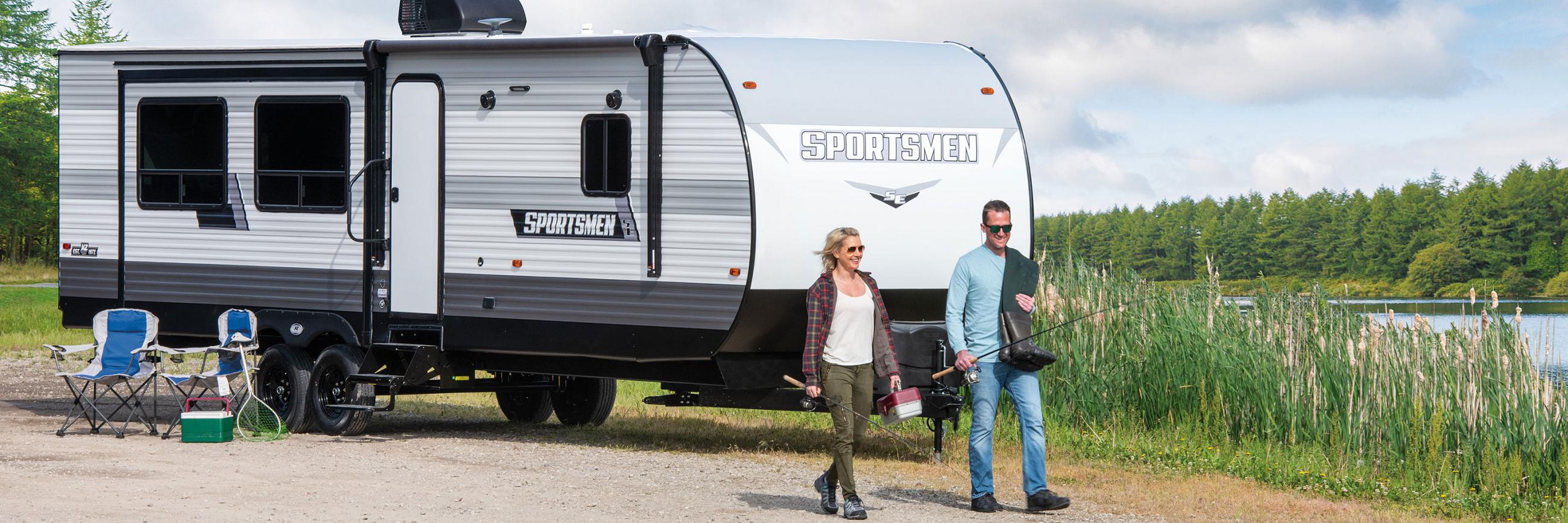 2023 KZ RV Sportsmen SE 303QBSE Travel Trailer at Lakeside Campsite