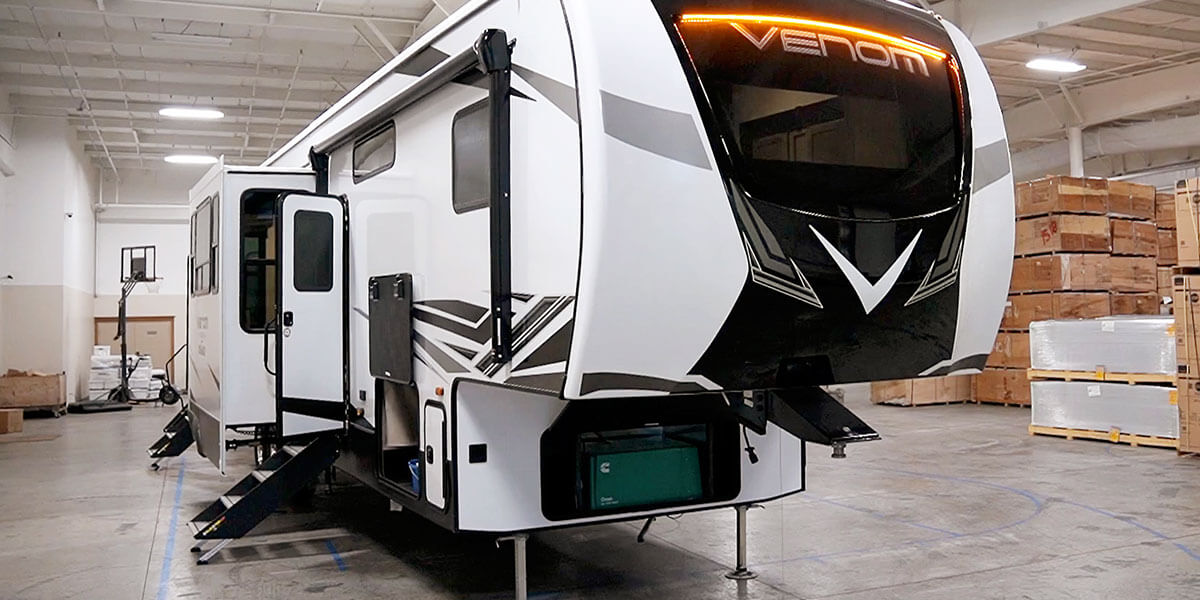 2022 KZ RV Venom V-Series V3916TK Fifth Wheel Toy Hauler Quick Tour Video